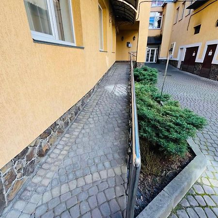 Hotel Optima Dworzec Lvov Exteriér fotografie